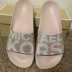 Women’s~Michael Kors Gilmore Slide~ Sandals~Size 7